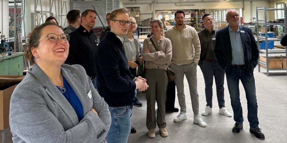 Verschiedene Mitglieder vom KJU Iserlohn zu Besuch bei HELIOS Heizelemente